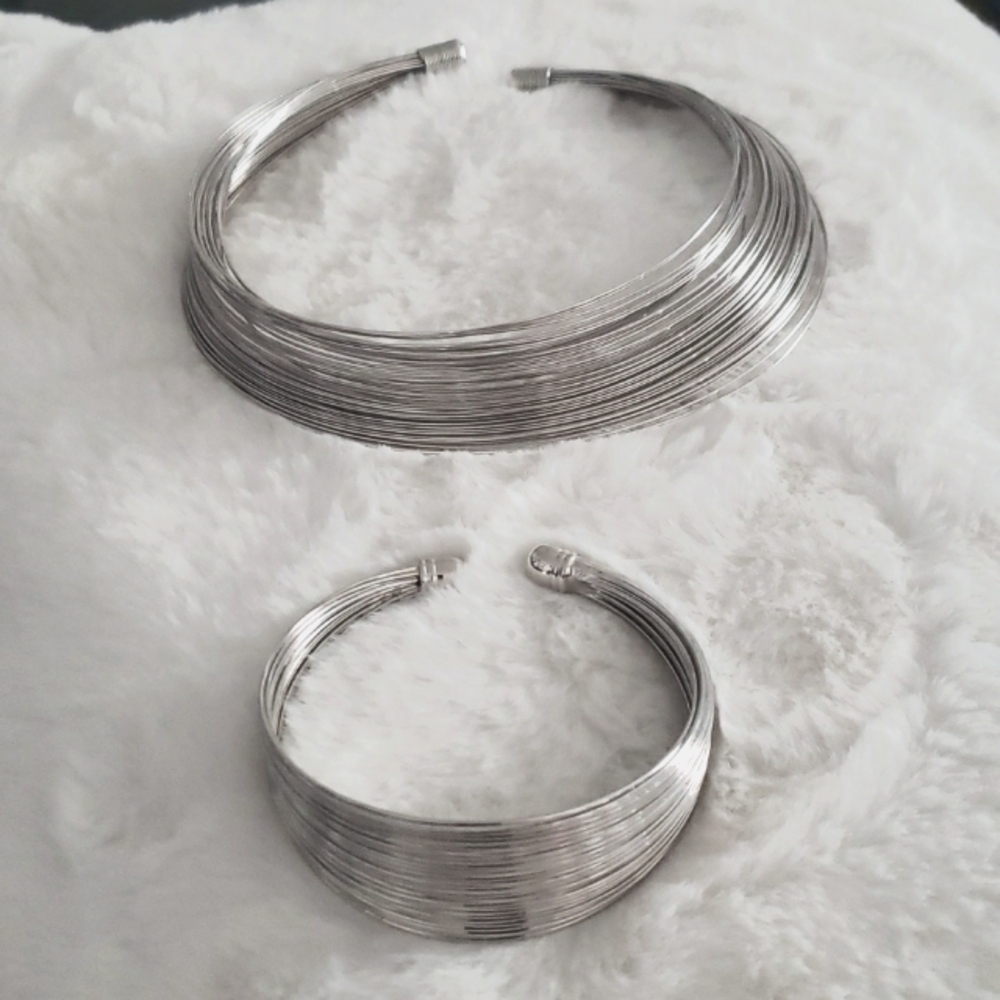 Ladies silver wire choker and bracelet